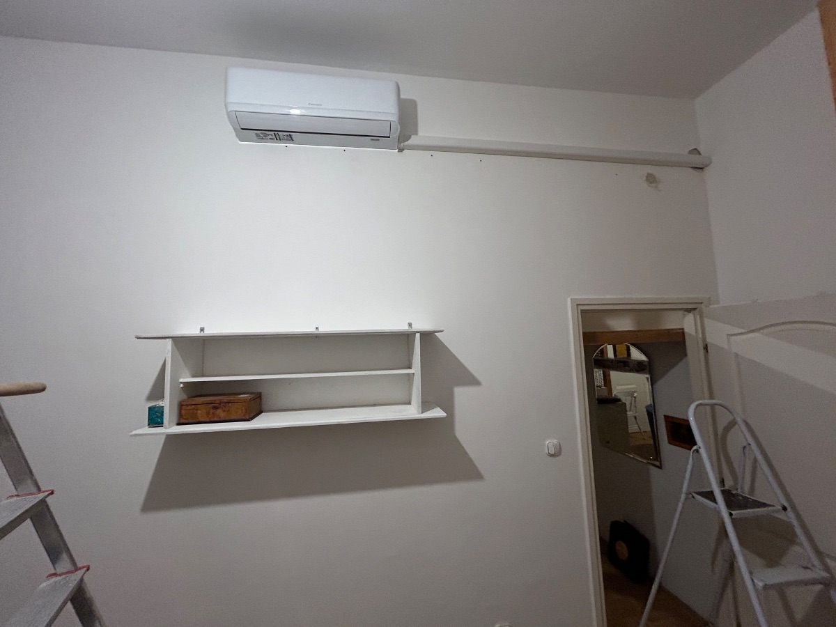Split klíma beltéri egység szobában